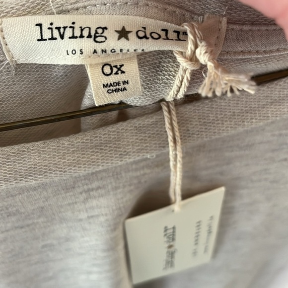 Living Doll Women’s Cream Sweatshirt With Sequins On Shoulders Size 0X NWT - Picture 5 of 10